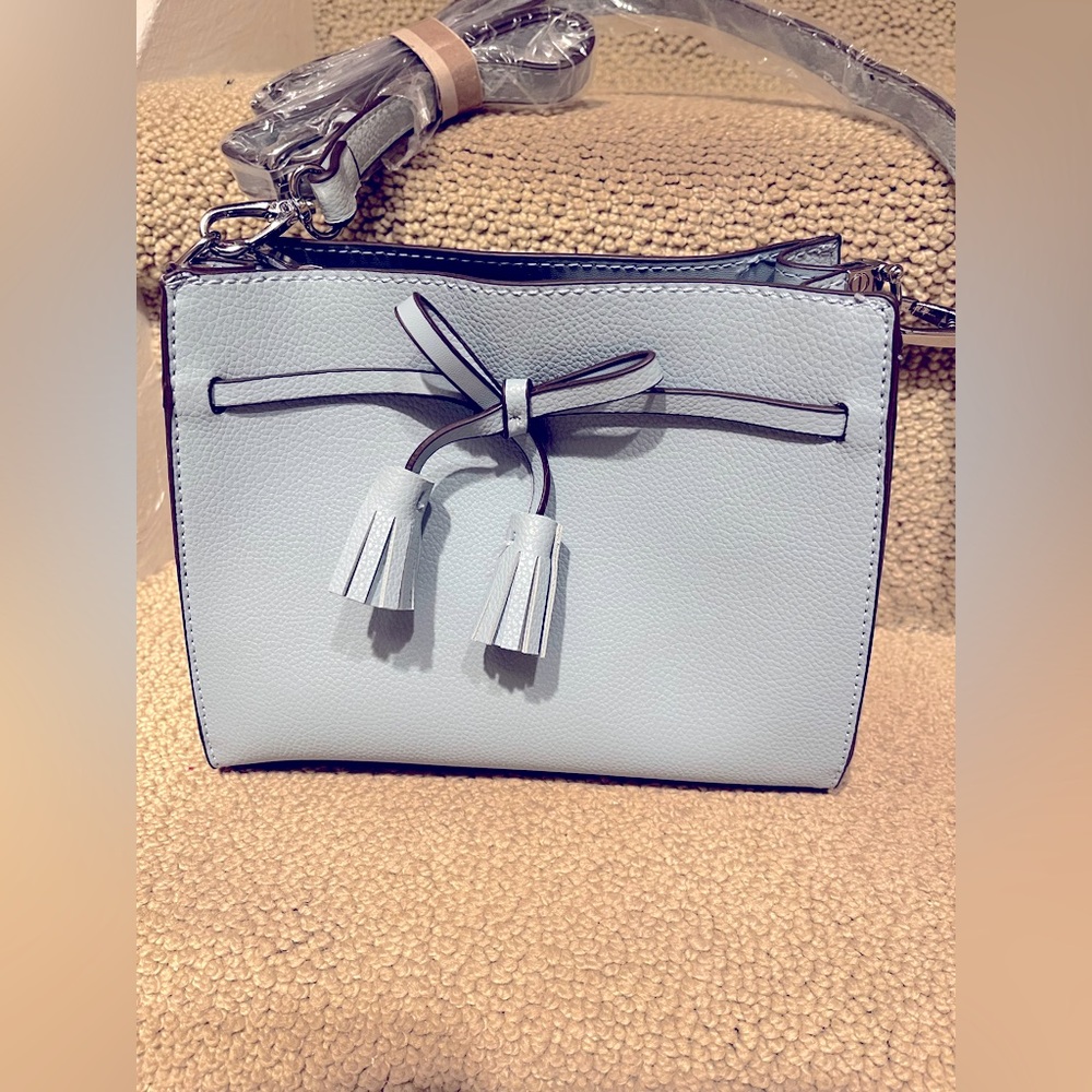 Ladies Crossbody  Style Handbag New- Perfect For Spring